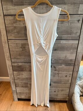 Sleeveless White Twist-Back Maxi Dress